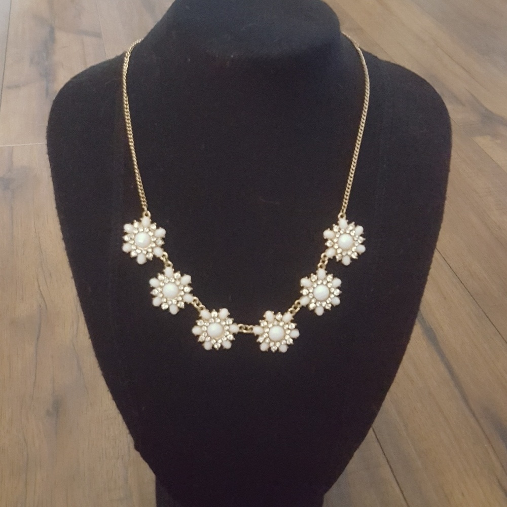 Francescas - Cream Gold Floral Necklace 40$
